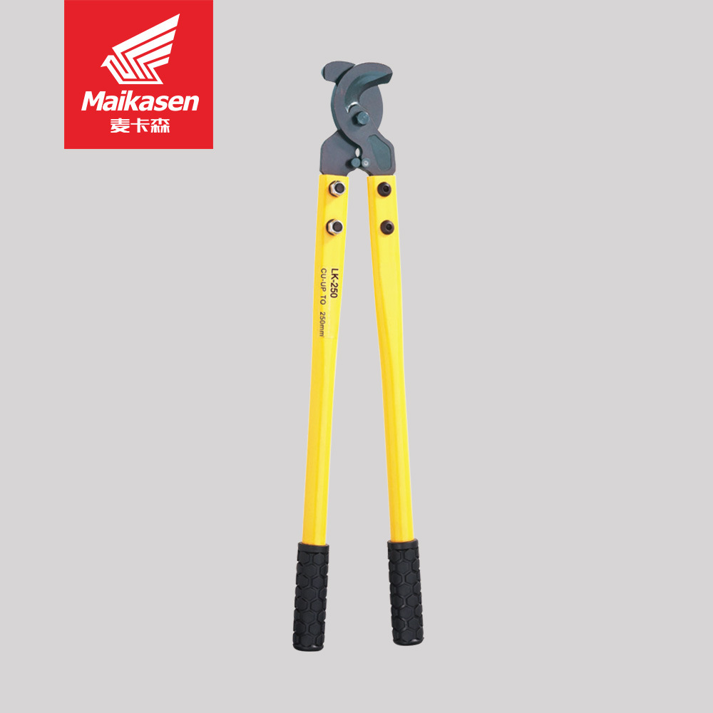 Labor-saving long arm cable cutter